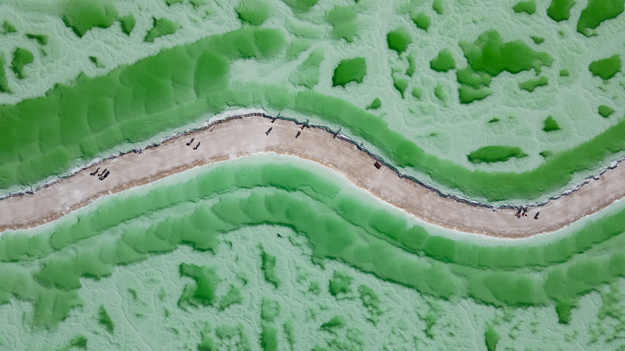 在茫崖翡翠湖，感受大自然神奇的色彩