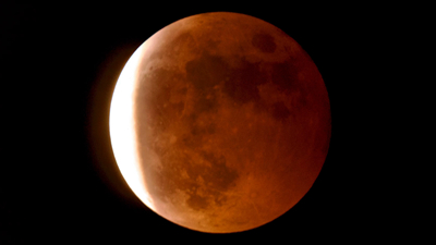 共賞&ldquo;紅月亮&rdquo;！青海多地昨夜上演月全食