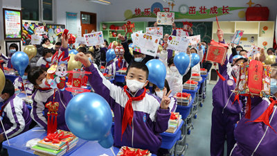 青海西寧：春雪迎開(kāi)學(xué) 這堂開(kāi)學(xué)&ldquo;第一課&rdquo;歡樂(lè)滿(mǎn)滿(mǎn)